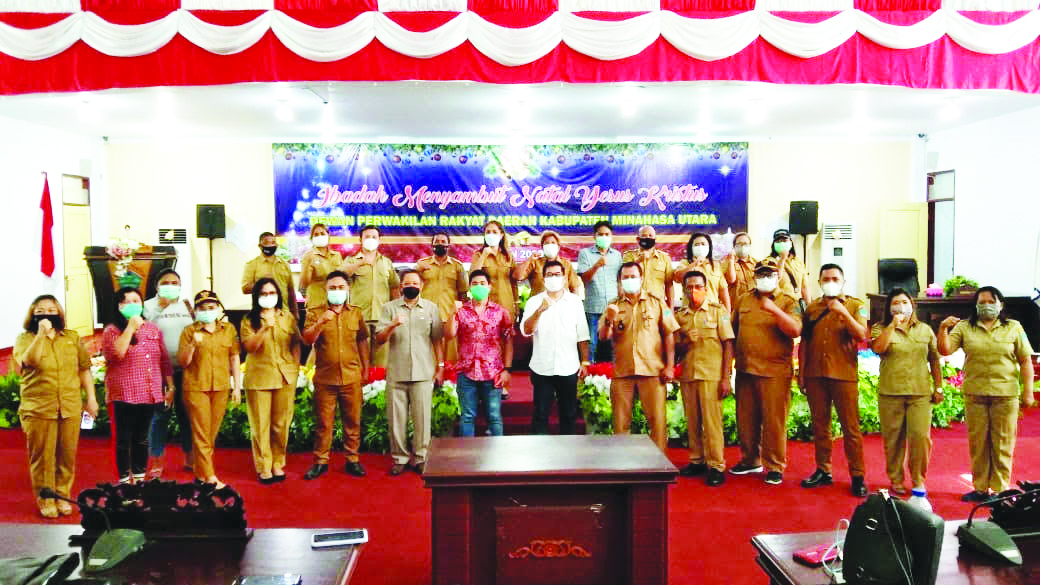 Siltap Tak Kunjung Dibayar, Perangkat Desa Duduki DPRD Minut